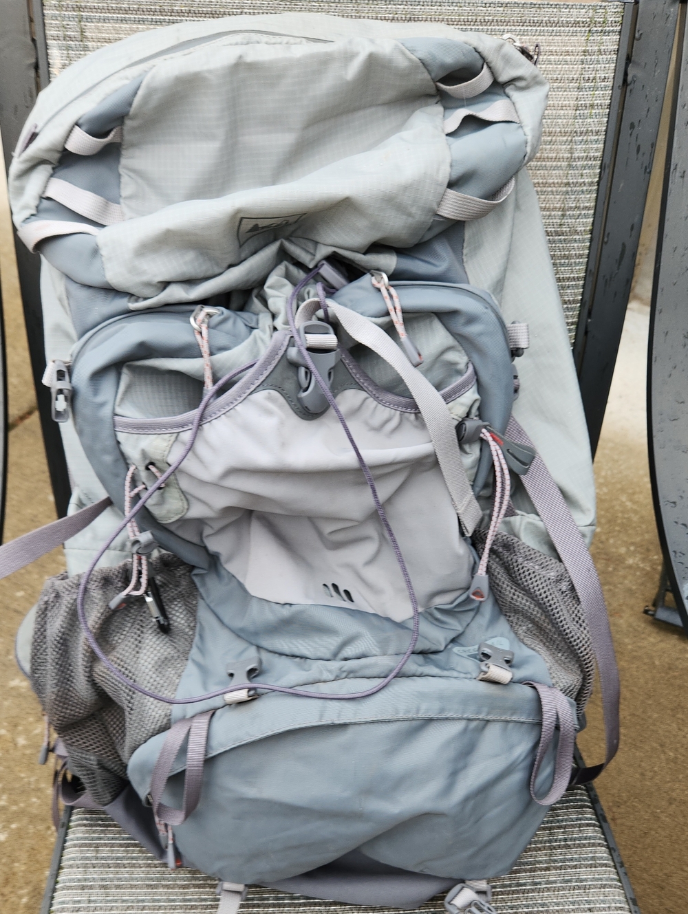 REI Light Gray Men's Hiking Backpack Medium
